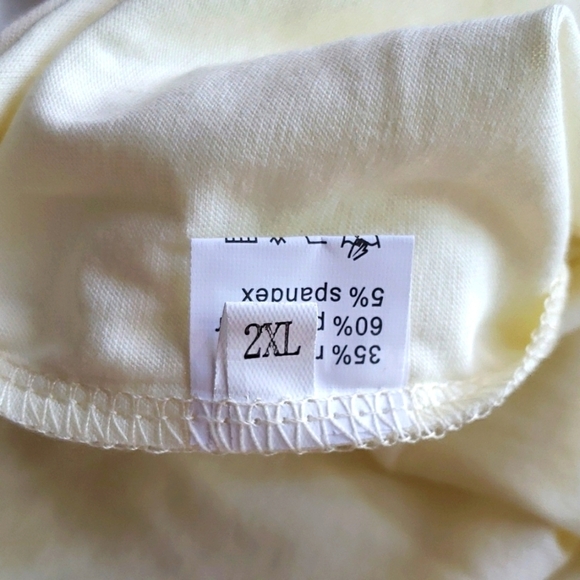 Merry. Spell out Short Sleeve Cream with Red Letters T-shirt Size 2XL - Picture 5 of 6